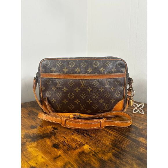 Louis Vuitton Vintage Monogram Bag Trocadero 27 Crossbody - Picture 1 of 16